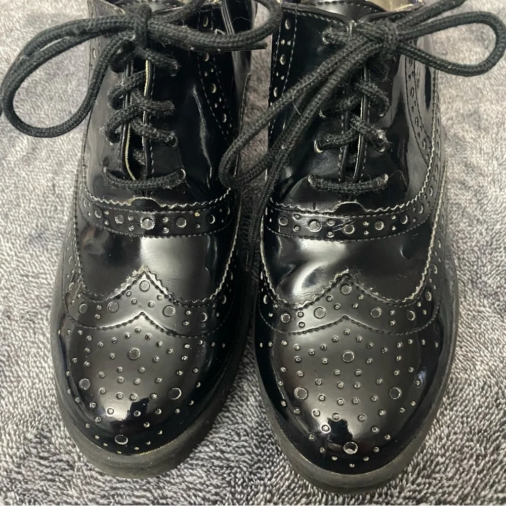 Dexflex Comfort black patent leather wingtip Oxford shoes.‎ Festival